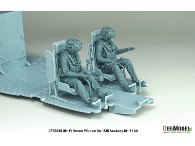 Usmc Uh-1y Venom - 3d-printed Pilot Set (2 Figures / For Academy Kits) - image 4