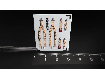 P-47 Thunderbolt And P-51 Mustang - Seat Belts - image 1