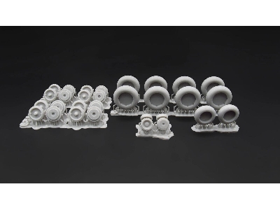 Ilyushin Il-18 / Il-20 / Il-22 And Il-38 - Wheels Only (For A-model Kits) - image 1