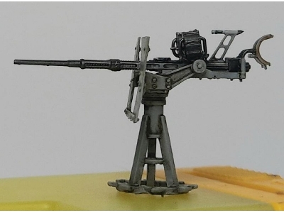 Twin 20 Mm Oerlikon Fixed Mount Guns - image 3
