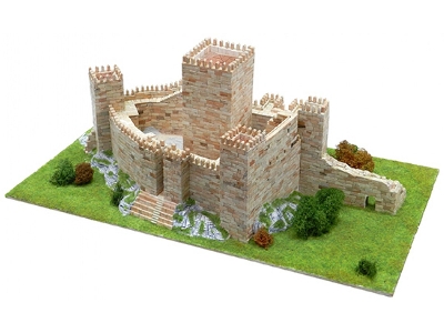 Castelo De Guimaraes - image 2