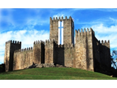 Castelo De Guimaraes - image 3