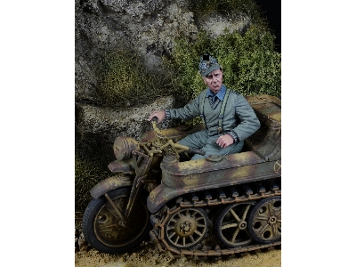 German Waffen Ss Prinz Eugen Mountain Division Kettenkrad Driver 1942-1945 (1 Figure) - image 1