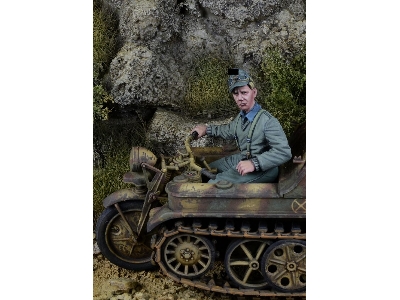German Waffen Ss Prinz Eugen Mountain Division Kettenkrad Driver 1942-1945 (1 Figure) - image 3
