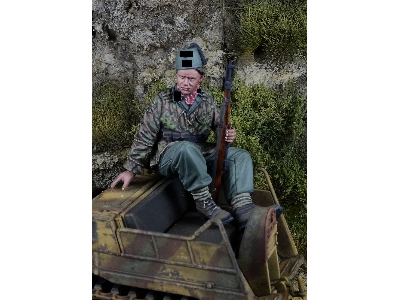 German Waffen Ss Handschar Mountain Division Kettenkrad Rider 1 (1 Figure) - image 1