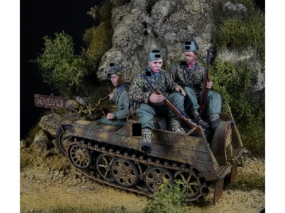 German Waffen Ss Gebirgsjager Kettenkrad Crew (3 Figures Set) - image 3