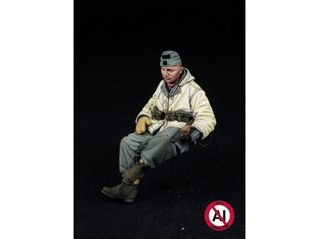 German Wwii Waffen Ss Soldier Sitting (Winter 1943-1945 / 2 Figures) - image 1