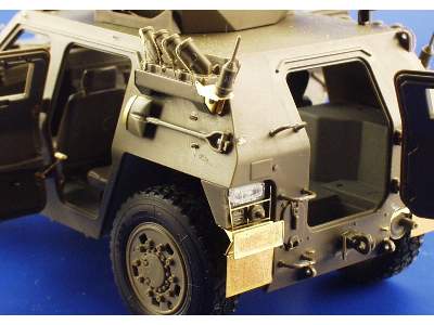 Light Armoured Vehicle JGSDF-Iraq 1/35 - Tamiya - image 4