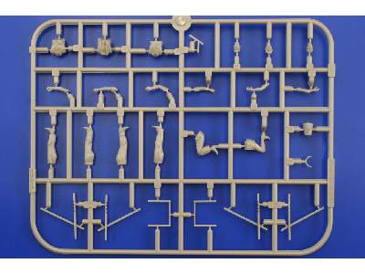 LUFTWAFFE FIGHTER CREW 1944 1/48 - image 4