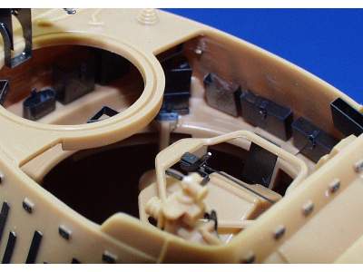 LVT(A)-4 interior 1/35 - Italeri - image 2