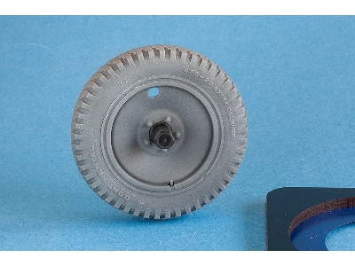 Sd.Kfz. 250 Uncommon Off-road 2 Front Wheels (For Das Werk Kits) - image 3