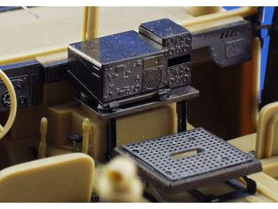 M-1025 interior 1/35 - Academy Minicraft - image 4