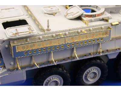 M-1126 Mounted rack and belts 1/35 - Trumpeter - image 12