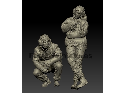 Modern Ukrainian Tank Crew Set 1 (2 Figures) - image 1