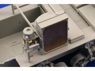 M-4 Tractor engine and mesh 1/35 - Hobby Boss - image 2