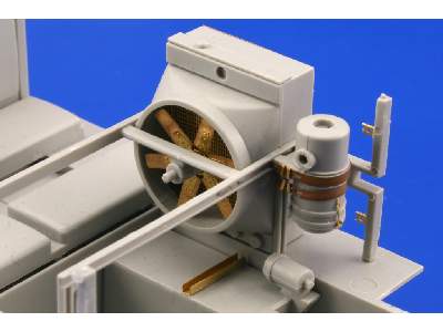 M-4 Tractor engine and mesh 1/35 - Hobby Boss - image 3