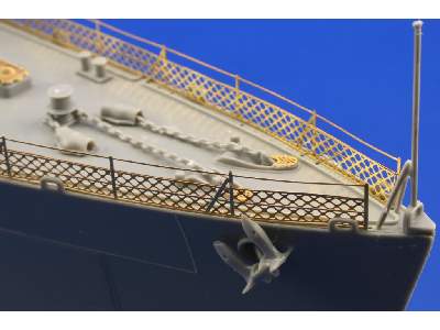 Fletcher 1942 railings 1/144 - Revell - image 8