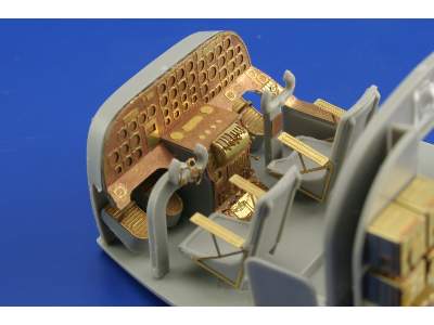 Fw 200 Condor interior 1/48 - Trumpeter - image 11