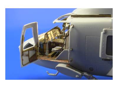 HH-60H interior S. A. 1/48 - Italeri - - image 3