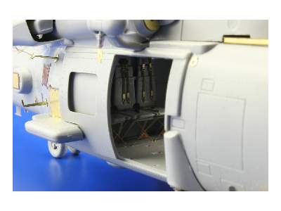 HH-60H interior S. A. 1/48 - Italeri - - image 4