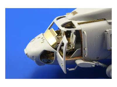 HH-60H interior S. A. 1/48 - Italeri - image 4