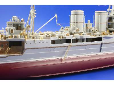 HMS Hood 1/350 - Trumpeter - image 9