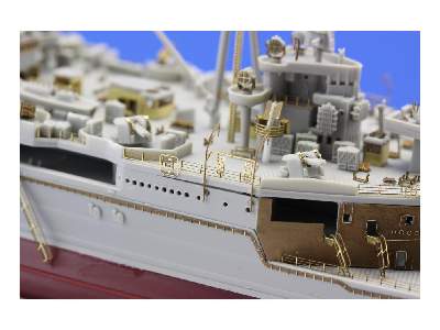 HMS Hood 1941 1/700 - Trumpeter - image 12