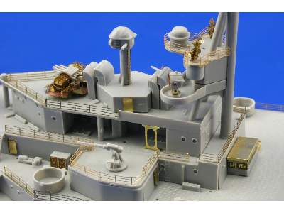 HMS Repulse 1/350 - Trumpeter - image 17