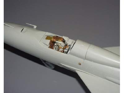 MiG-21MF Fishbed J 1/48 - Academy Minicraft - - image 2