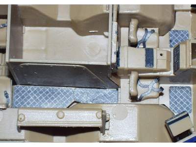 VAB 4x4 interior 1/35 - Heller - image 4