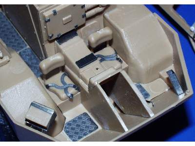 VAB 4x4 interior 1/35 - Heller - image 6