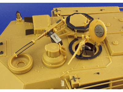M-1A2 1/35 - Trumpeter - image 2