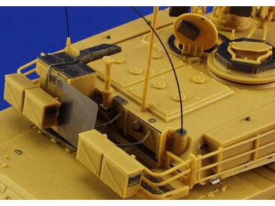 M-1A2 1/35 - Trumpeter - image 3
