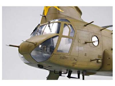 CH-47A Chinook - image 26