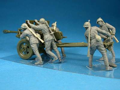 Soviet anti-tank gun ZiS-3 with five figures - image 9