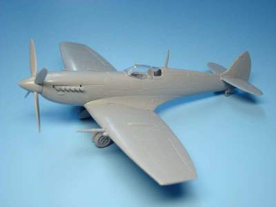 Supermarin Spitfire Mk.VIII fighter - image 9