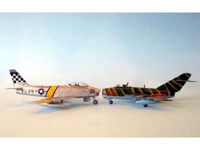 F-86 Sabre vs MiG-15 Korea Limited Edition Airfix Club - image 2