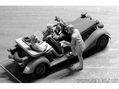 Mercedes Benz 170 V w/figures - image 3