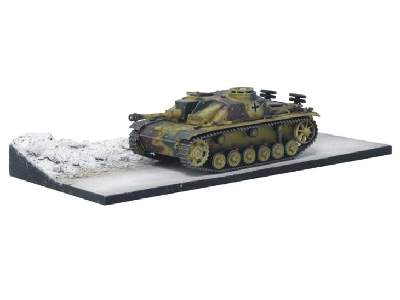 StuH.42 10.5cm w/Diorama Base, Ardennes 1944 - image 1