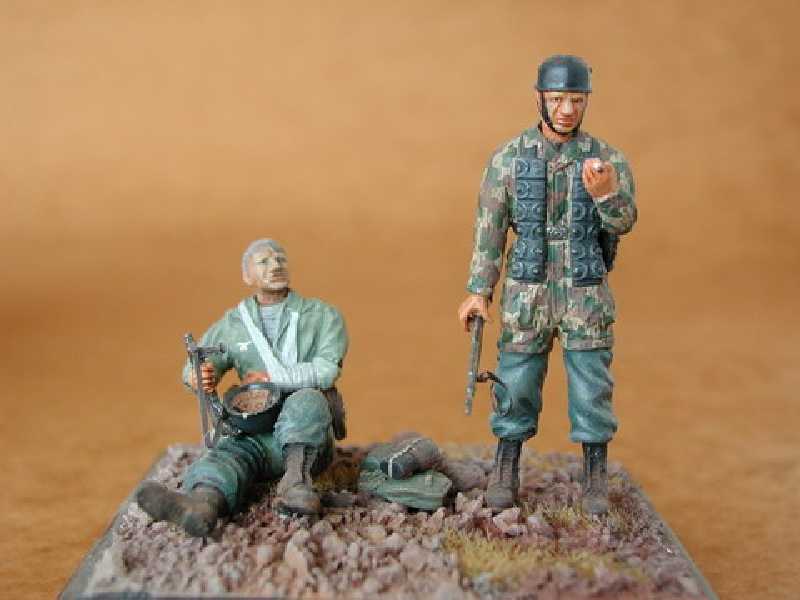 German Paratroops (2 fig.) - image 1