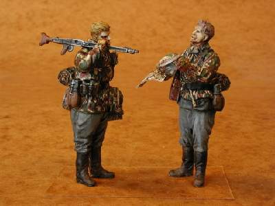 Special German Infantry (SS)(2 fig.) - image 1
