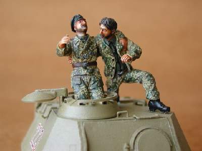 German Tank Crew - France 1944 (2 fig.) - image 1