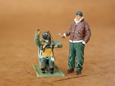 US Fighter Pilots Sitting + Mechanic WW II (2 fig. - image 1