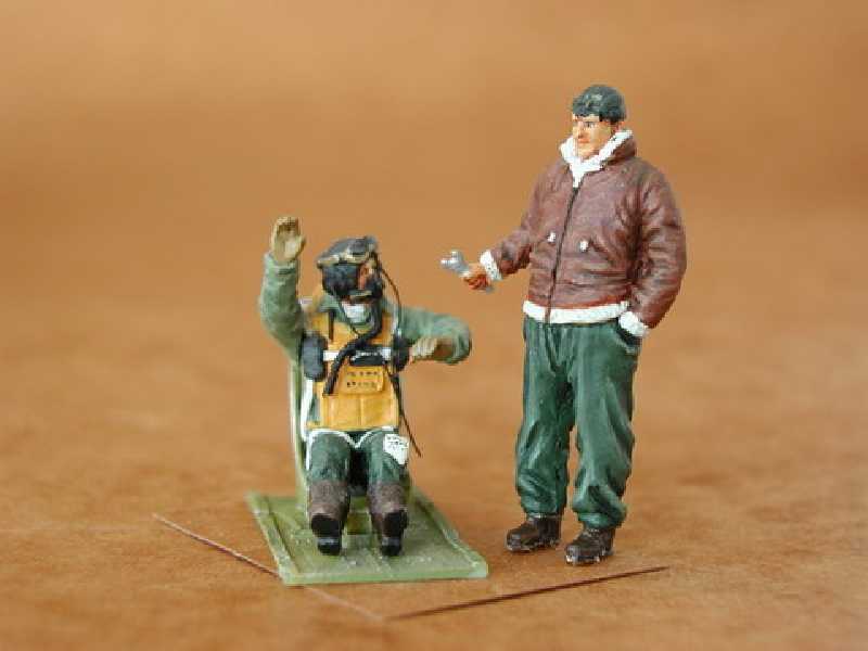 US Fighter Pilots Sitting + Mechanic WW II (2 fig. - image 1