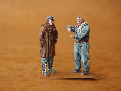 German Pilot + Officer W I (2 fig.) - image 1