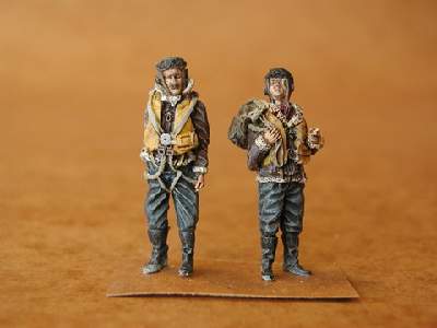 RAF Pilots before Flight (2 fig.) - image 1