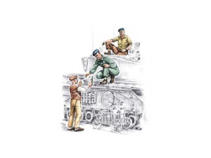 British tankers + civilian WW II (3 fig.) - image 1