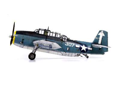 TBM-3 Avenger - USS Bunker Hill - image 4