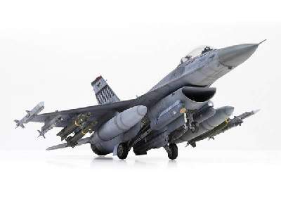 F-16CG (Block 40) Limited Edition - image 5