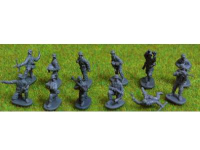 WWII German Panzergrenadiers set 2 - image 2